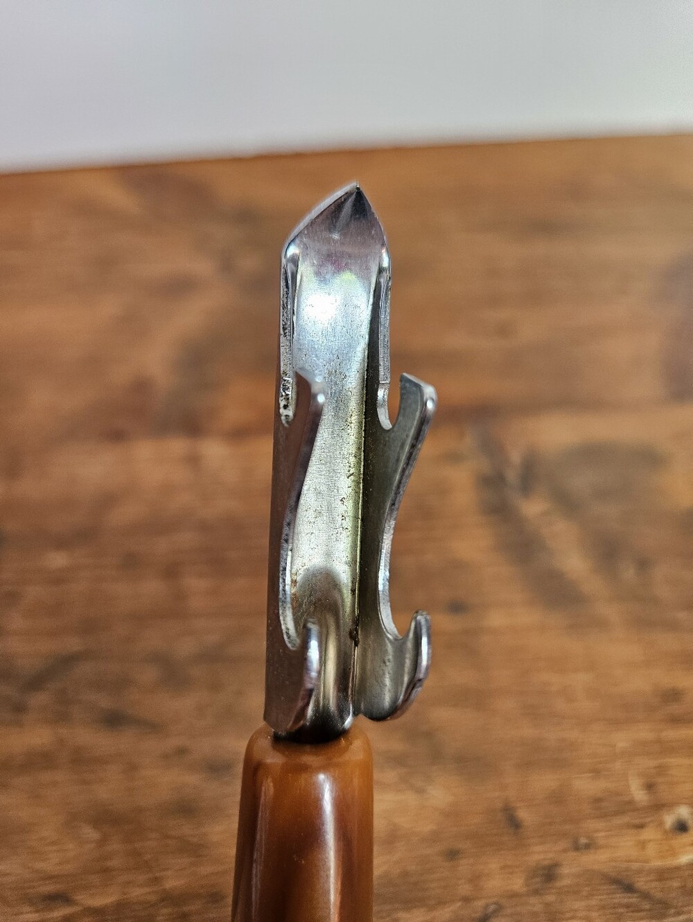 Vintage Bakelite Bottle Opener Amber Colored Handle And Silver-tone Top - Picture 8 of 8